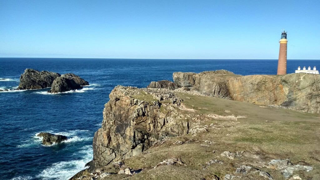 Kenampakan Samudra Atlantik dari Eoropiadh, Eilean Siar. Instagram: alif_sussardi.