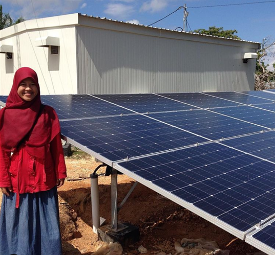 Indri saat mengikuti program Patriot Energi di Desa Puundaipa, Kecamatan Tanggetada, Kabupaten Kolaka, Provinisi Sulawesi Tengara, pada tahun 2016. Sumber: Dokumentasi pribadi.