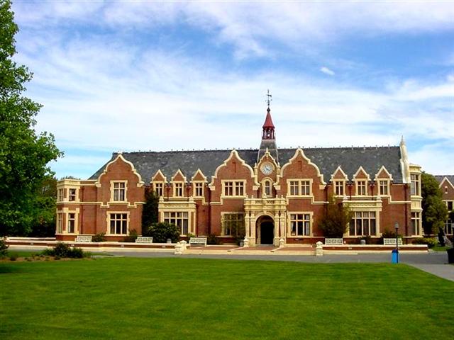 Ivey Hall, Lincoln University. Sumber: Leyo di Wikimedia Commons