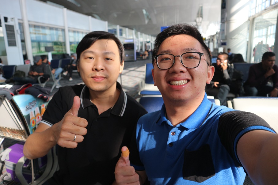 Foto bersama Dr. Benny Yong di Bandara Kualanamu, Medan setelah proyek bersama, 2 hari sebelum ke Belgia.